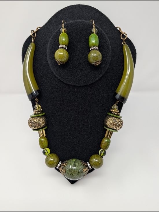 Jewelry - Green Statement Necklace & Earring Set Fairy Cottage